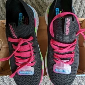 Girls Skechers size 1